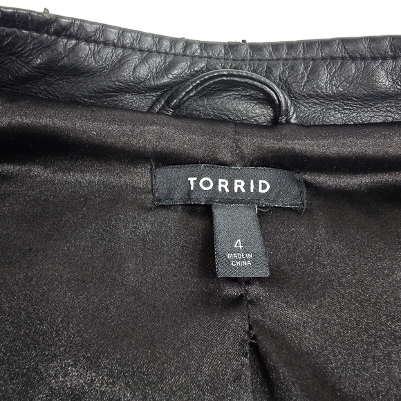 Torrid Faux Black Leather Moto Style Jacket Zip Up Size 4 - Picture 3 of 8